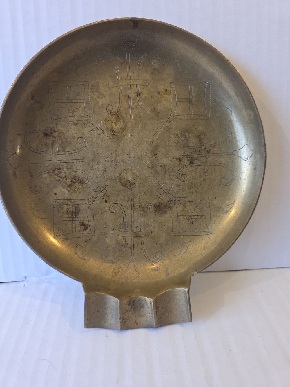 Decorative Brass Ashtray with Engraved Motif - Brass Tone
